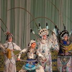 京剧《探谷·破敌》 {{fr|Opéra de Pékin "Gu pénétre...
